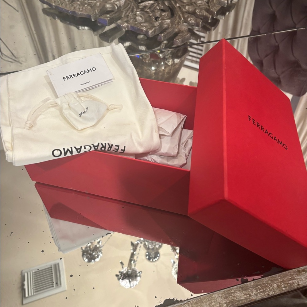 Ferragamo Red Box - Picture 4 of 6